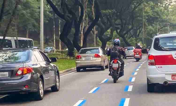 Fortaleza testa faixas exclusivas para motociclistas